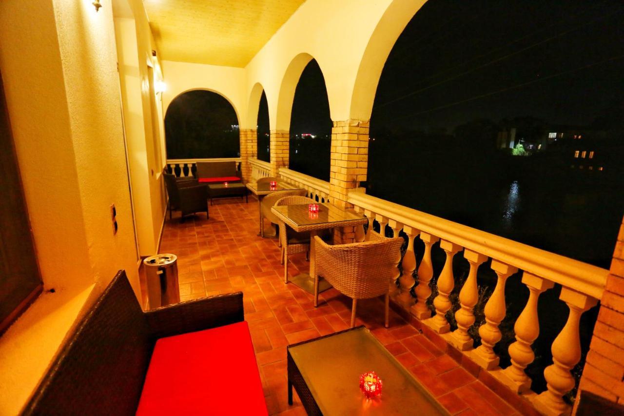Sanapiro Hotel Kutaisi Zewnętrze zdjęcie